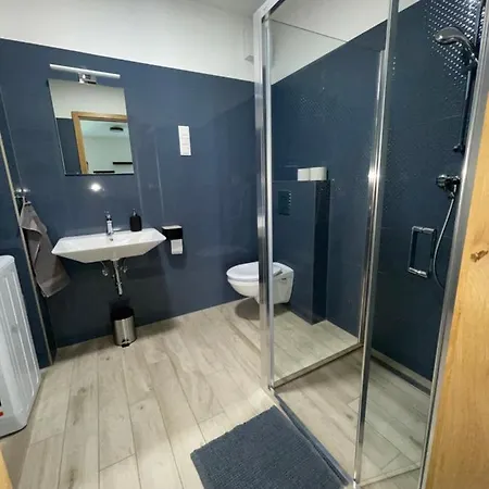 Lägenhet Eszter Apartman *